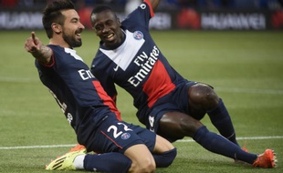 Les joueurs du PSG, Ezequiel Lavezzi et Blaise Matuidi, lors du titre de champion de France, le 7 mai 2014.