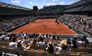 Les spectateurs sur le Simonne-Mathieu, le 30 mai 2021.