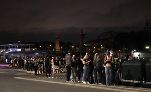 Une fête nocturne a eu lieu vendredi 11 juin près de l'esplanade des Invalides.