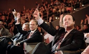 Bertrand Delanoë, maire PS de Paris, a déclaré lundi en marge du conseil de Paris à propos du prochain congrès socialiste de de Reims qu"il souhaitait contribuer à construire une majorité solide, dans la clarté, pas dans la confusion".