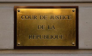 Une peine de 15 à 18 ans de réclusion criminelle est requise le 9 mai 2014 contre un homme de 30 ans, jugé aux assises de Paris pour le meurtre de son père alcoolique et violent, et contre sa mère