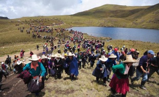 Des Incas aux géants miniers modernes, l'or a façonné l'histoire de Cajamarca, dans les Andes du nord Pérou. Mais c'est l'eau, rationnée depuis des mois, qui est au coeur des préoccupations, de la colère contre un méga-projet minier, perçu comme une menace hydrique de trop.