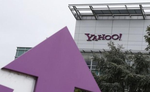 Yahoo! devrait annoncer lundi le rachat du site de blogs Tumblr pour 1,1 milliard de dollars, affirme le Wall Street Journal. Ce serait la plus grosse acquisition du groupe internet américain depuis l'arrivée cet été de sa dirigeante Marissa Mayer et l'aiderait à rajeunir son public.