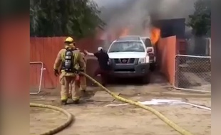 Un homme pénètre dans sa maison en feu pour sauver son chien