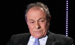 Michel Rocard pendant l'enregistrement d'une emission de télé, en février 2010 à Issy-Les Moulineaux.