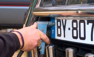 La législation interdit de modifier votre plaque d'immatriculation ou d'y ajouter un élément.