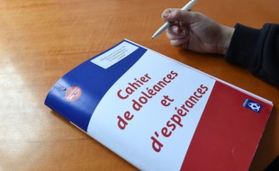 Le cahier de doléances et d'espérances, disponible dans les mairies de quartier à Bordeaux