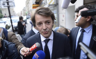 François Baroin devant le siège de l'UMP le 10 juin 2014.