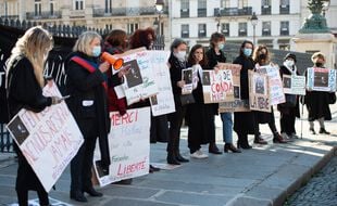 L'action des militantes féministes devant le Panthéon