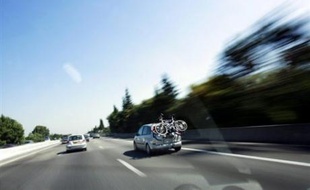 Un policier roumain a été intercepté lundi par la gendarmerie d'autoroute alors qu'il circulait depuis 20 kilomètres en contresens sur la bande d'arrêt d'urgence de l'A4.