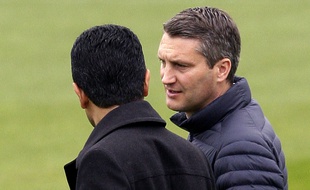 Olivier Létang, ici avec le président Nasser Al-Khelaïfi, ne sera plus le directeur sportif du PSG la saison prochaine.