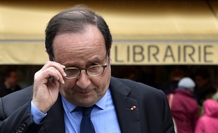 François Hollande, le 14 avril 2018 à Tulle, pour une séance de dédicaces de son livre «Les leçons du pouvoir».