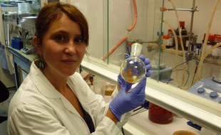 Aurélie Juhem dans son laboratoire.