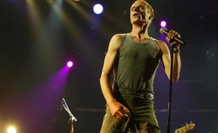 Mano Solo aux Francofolies de la Rochelle en juillet 2005