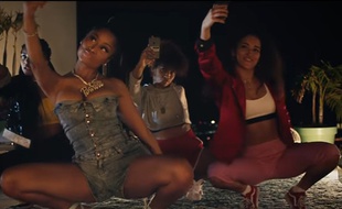 Nicki Minaj dans le clip de «Run Up».