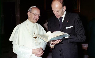 Le pape Paul VI reçoit le président francais Valéry Giscard d'Estaing.