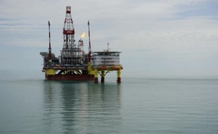 La Russie doit investir plus de 700 milliards de dollars dans son secteur pétrolier d'ici 2035 sous peine de voir baisser drastiquement sa production, a averti mardi Fatih Birol, économiste en chef de l'Agence internationale de l'énergie (AIE).