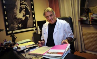 La congélation d'ovules, dont la technique la plus performante reste interdite en France, constitue une perspective révolutionnaire pour les femmes en les affranchissant du poids de l'horloge biologique alors qu'elles ont des enfants de plus en plus tard.