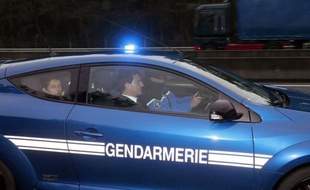 Le ministère de l'Intérieur va mobiliser lundi pour la Saint-Sylvestre 53.000 policiers et gendarmes dans l'ensemble de la France, qui mettront notamment l'accent sur la surveillance des axes routiers, a indiqué dimanche la place Beauvau.