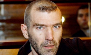 Patrice Alègre, lors de son procès devant les assises de la Haute-Garonne en 2002. Il a été condamné à la prison à perpétuité pour cinq meurtres et une tentative de meurtre.