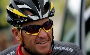 Lance Armstrong (C) of the US riding for RadioShack smiles before the start of stage five of the Tour Down Under from Snapper Point to Willunga, 45km south of Adelaide, on January 23, 2010. The Tour Down Under, the southern hemisphere's biggest race, is held over 800 kilometres (500 miles) around Adelaide between January 17-24. AFP PHOTO / Mark GUNTER