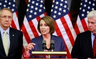 La Chambre des représentants américains a encore attisé la crise financière mondiale lundi en rejetant le plan de sauvetage des banques, provoquant un plongeon record de Wall Street, alors que la cascade des faillites s'accélérait en Europe.
