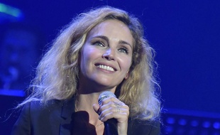 La chanteuse et actrice Claire Keim lors du concert à l'Olympia par la chaîne de télévision francaise Melody en soutien à l'association