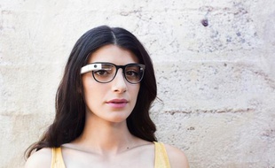 Google Glass propose désormais quatre montures pour lunettes de vue.