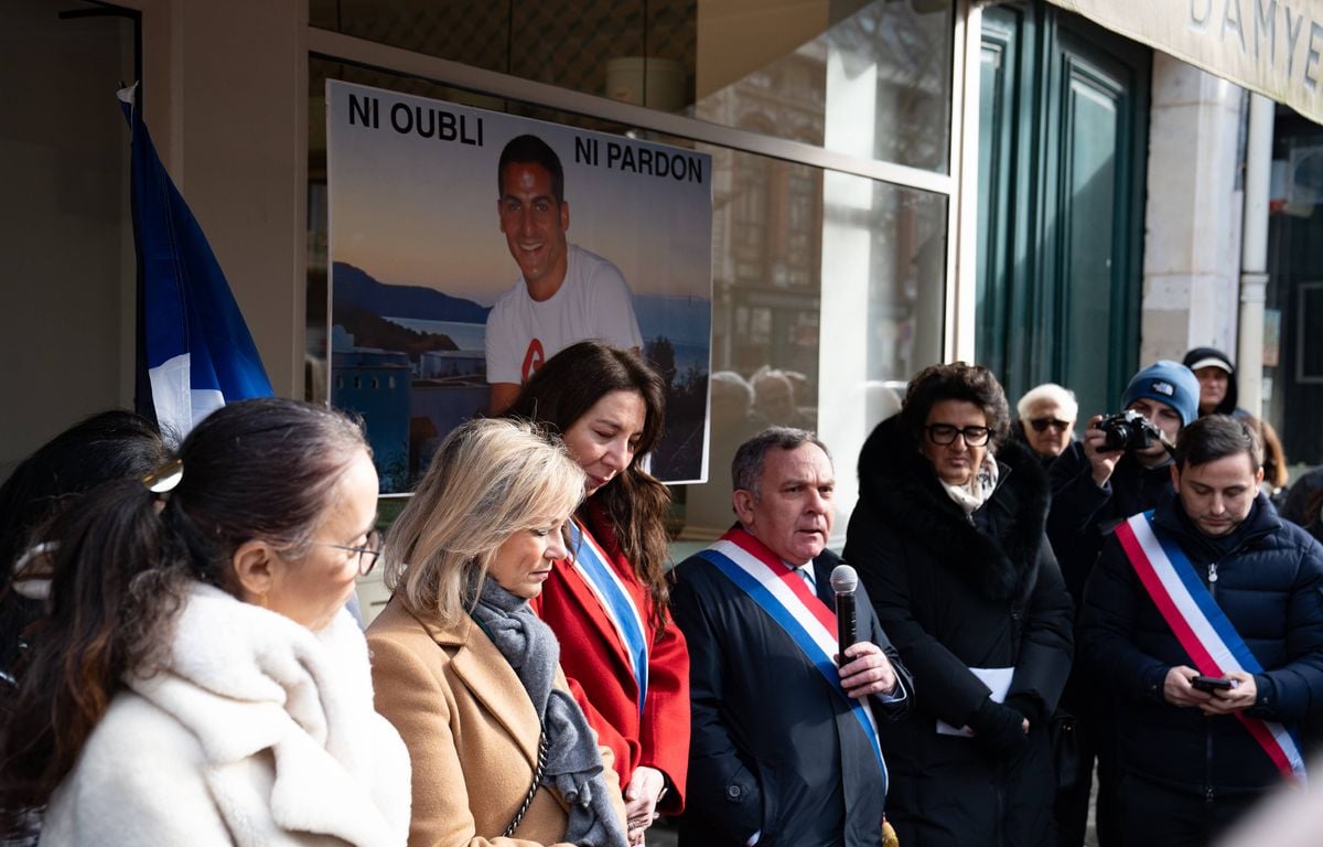 La « haine antisémite »... Un olivier rendant hommage à Ilan Halimi abattu à Epinay-sur-Seine