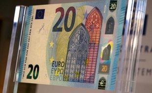 Le nouveau billet de 20 euros est présenté le 24 février 2015 par la BCE à Francfort