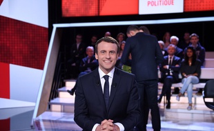 Emmanuel Macron sur le plateau de «L'émission politique», le 6 avril 2017.