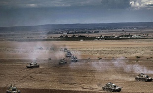 Patrouilles de l'armée turque à la frontière avec la Syrie le 29 septembre 2014.
