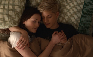 Mae Martin et Charlotte Ritchie sont les vedettes de la série « Feel Good »