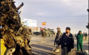 Dix soldats et deux civils ont été blessés mardi lors d'un attentat suicide visant un autobus de l'armée afghane à Herat, dans l'ouest de l'Afghanistan.