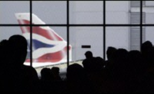 British Airways s'est élevé lundi contre le projet d'accord de "ciel ouvert" annoncé vendredi entre les Etats-Unis et l'Union européenne, dont elle serait une des premières à pâtir, et va tenter de convaincre les négociateurs européens de revoir le texte.