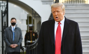 Donald Trump lors de son départ de la Maison blanche, ce mercredi.