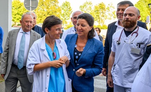 Agnes Buzyn, ministre des Solidarites et de la Sante visite au CHU de Poitiers et annonce de nouvelles mesures pour les urgences.