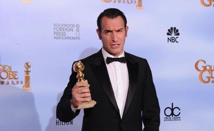 Après sa victoire dimanche à la 69e cérémonie des Golden Globes, où il a remporté trois trophées dont celui de meilleure comédie, le film français "The Artist" va ressortir en salles la semaine prochaine en France, ont indiqué lundi le producteur et le distributeur du film.
