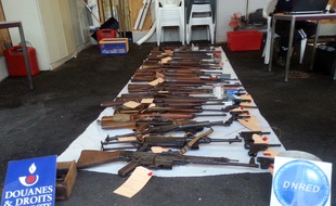 Les armes et les munitions saisies par la Direction nationale du renseignement et des enquêtes douanières (DNRED) de Metz