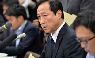 Le gendarme financier du Japon va contrôler les trois principales banques du pays après un scandale de prêts accordés par l'une d'entre elles, Mizuho, à des membres de la mafia nippone, a-t-on appris mardi de source officielle.
