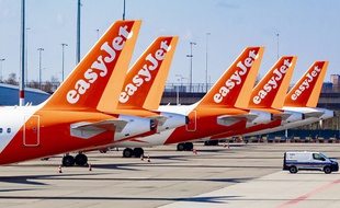Des avions EasyJet à l'aéroport de Schiphol aux Pays-Bas