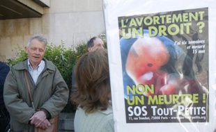 Xavier Dor, figure du militantisme anti-avortement, a été condamné lundi à 10.000 euros d'amende pour s'être introduit à deux reprises dans les locaux du Planning familial à Paris en juin 2012.