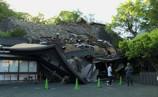Séismes au Japon: le château de Kumamoto partiellement détruit