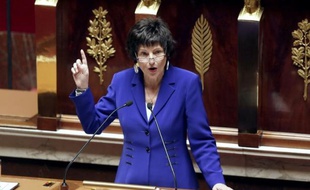 La ministre déléguée chargée de la Famille, Dominique Bertinotti, a affiché mardi sa "confiance" dans la validité juridique du texte sur l'ouverture du mariage et l'adoption aux homosexuels qui doit être adopté dans la journée.