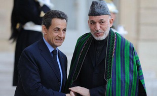 Nicolas Sarkozy et Hamid Karzai à l'Elysée, à Paris, le 27 janvier 2012.
