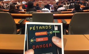 Campagne de sensibilisation sur les dangers des pétards auprès d'une classe de 4e, au centre administratif de Strasbourg, le 20 12 2018.