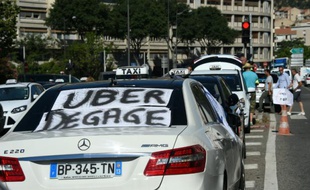 Des taxis manifestent contre UberPOP à Marseille, le 25 juin 2015