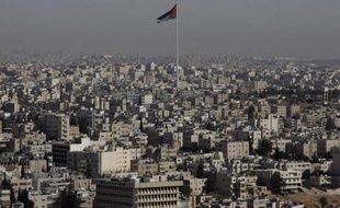 Quelque 500 personnes se sont rassemblées à Amman lors d'une manifestation baptisée "un vendredi pour la liberté de la presse", dénonçant des dispositions répressives contre les médias et réclamant des réformes globales, selon un journaliste de l'AFP.