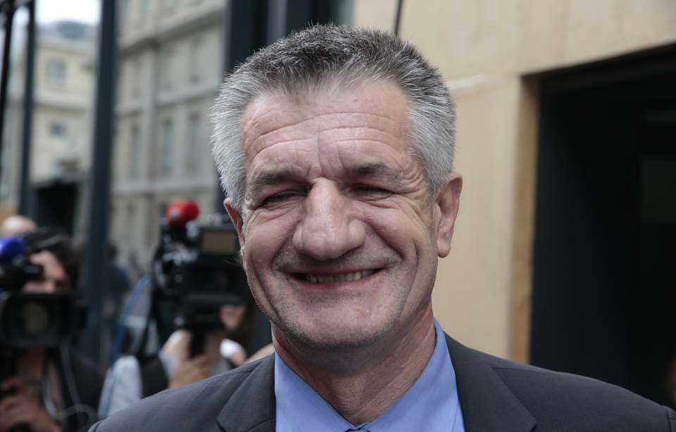Jean Lassalle Raconte Son Premier Enterrement En Tant Que Maire Une vieille vidéo de Jean Lassalle racontant un enterrement fait le