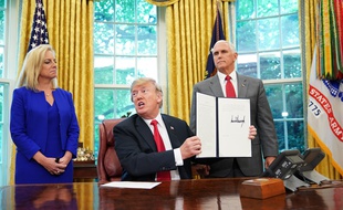 Donald Trump a signé un décret mettant fin à la séparation d'enfants de migrants, le 20 juin 2018.